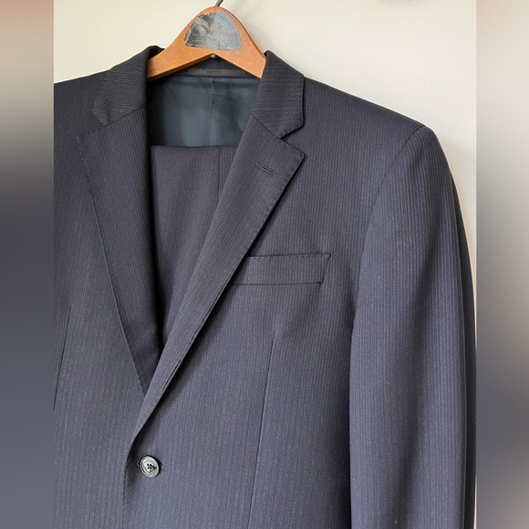 VALENTINO authentic men’s navy virgin wool suit - Picture 3 of 7